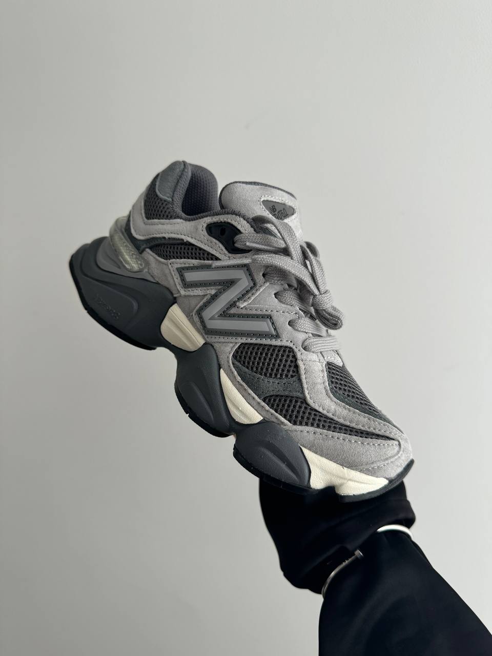 NB 9060 INSIDE VOICES GREY